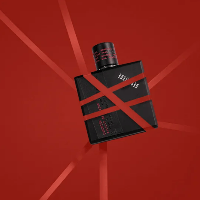 Oudonism Devertere Extrait de Parfum - flacone ambientato
